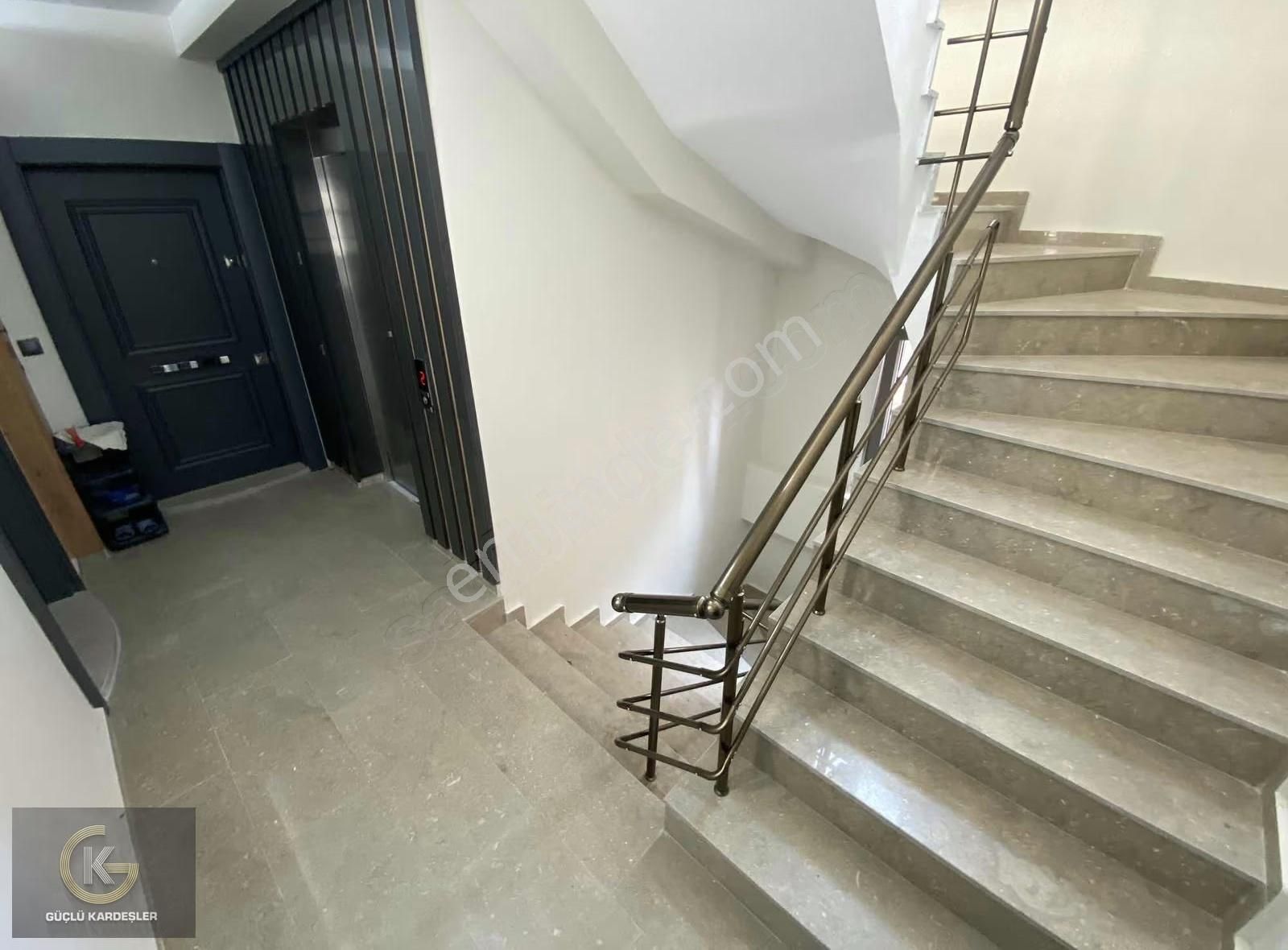 Güçlü Kardeşler Denize 10 Adım Asansörlü 2+1 Orta Kat Daire - Görsel 9