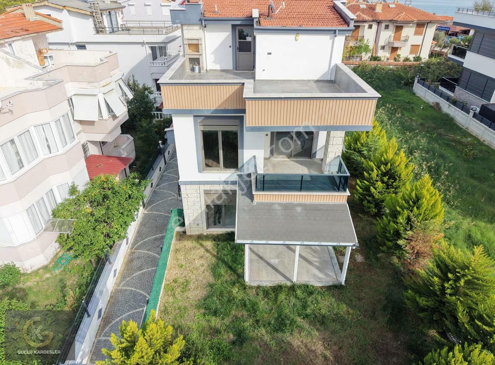 Güçlü Kardeşler Altınoluk Denize 100metre 5+1 Bahçeli Lüks Villa - Görsel 18