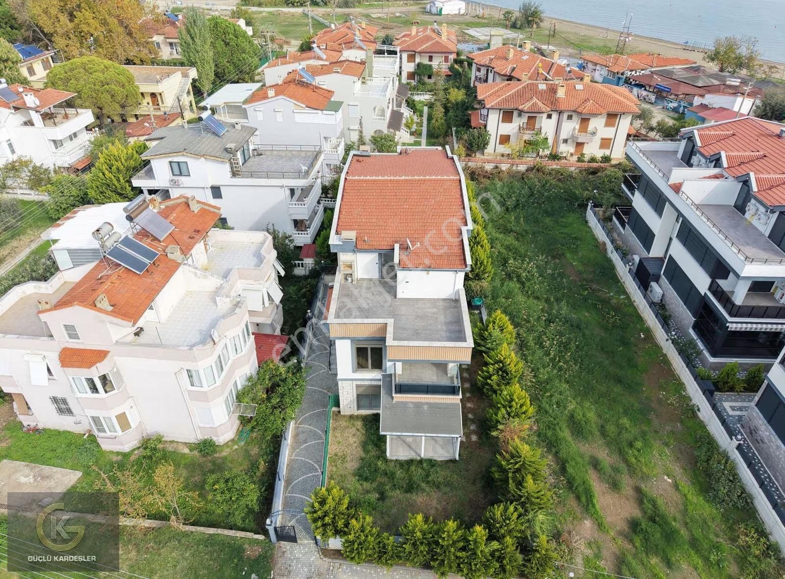 Güçlü Kardeşler Altınoluk Denize 100metre 5+1 Bahçeli Lüks Villa - Görsel 3