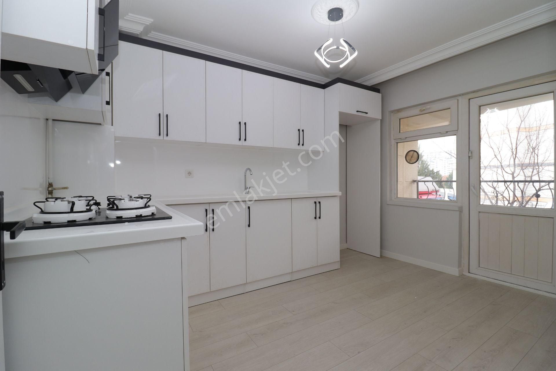 Akif'ten Etimesgut Süvari'de Ön Cephe 3+1 Ful Yapılı Satılık Daire - Görsel 3