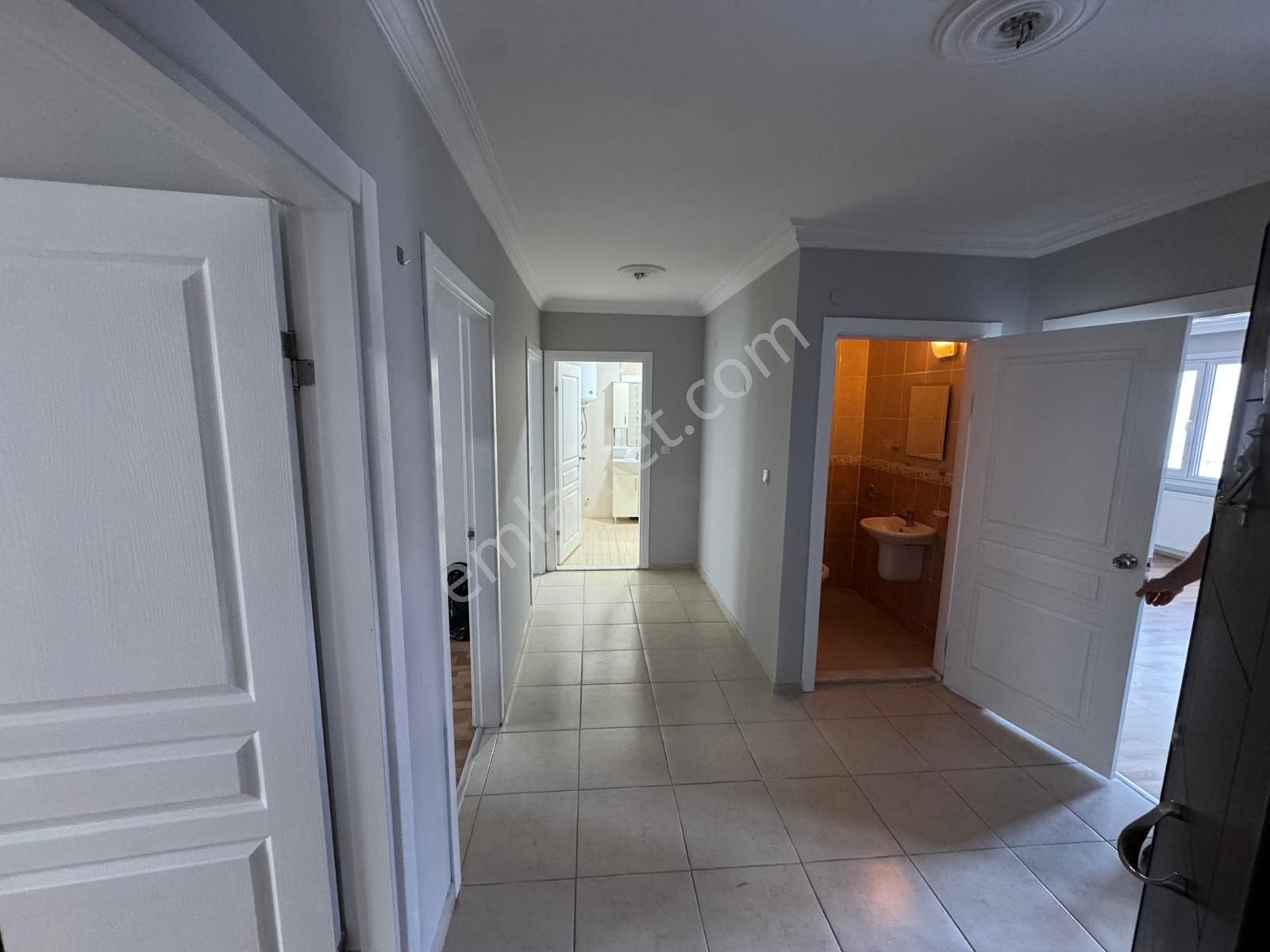 520 Gayrimenkulden 150 Evlerde 3+1 Kiralık Daire - Görsel 3