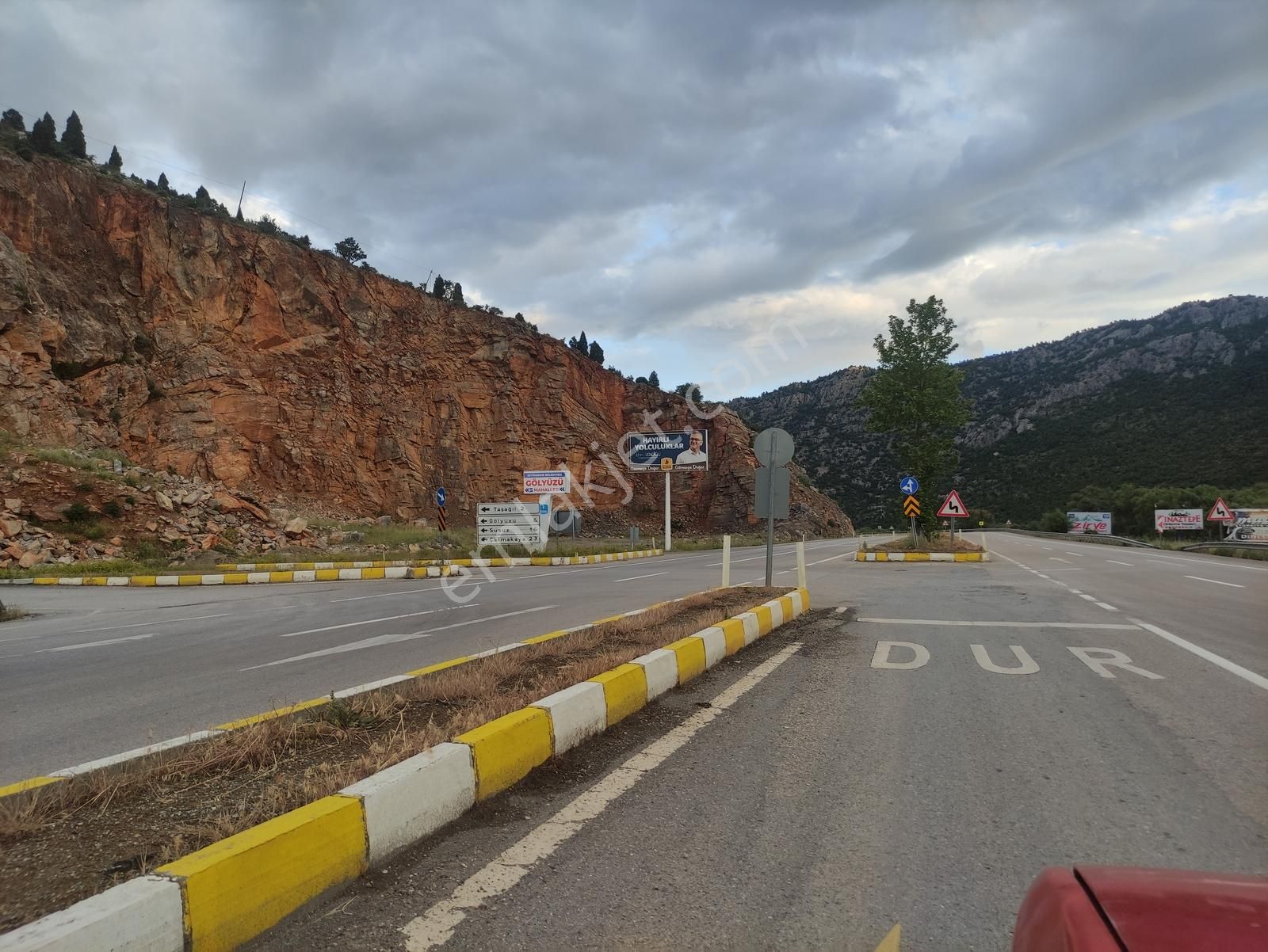 Özpınar ,dan Taşağıl Mah. Satılık Tarla 1657 M2 Yolu ,suyu Var. - Görsel 3