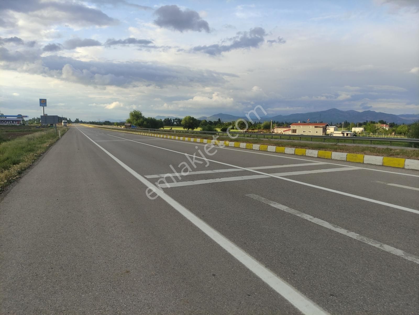 Özpınar ,dan Taşağıl Mah. Satılık Tarla 1657 M2 Yolu ,suyu Var. - Görsel 11