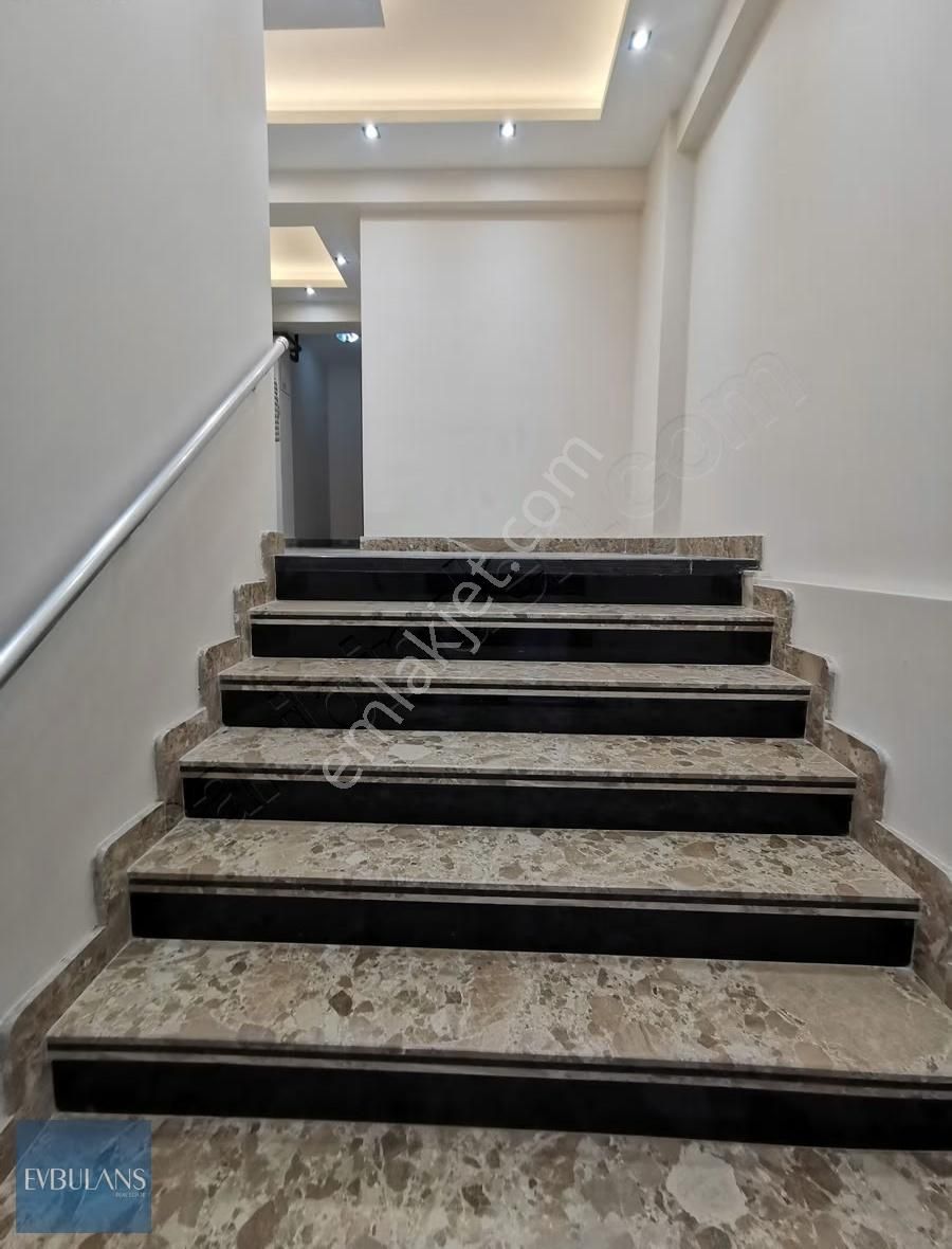 Girne Caddesi Yanı Sahile Yürüme Mesafende Geniş 1+1 - Görsel 2