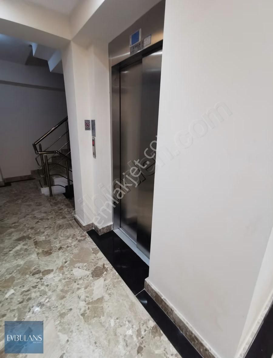 Girne Caddesi Yanı Sahile Yürüme Mesafende Geniş 1+1 - Görsel 8