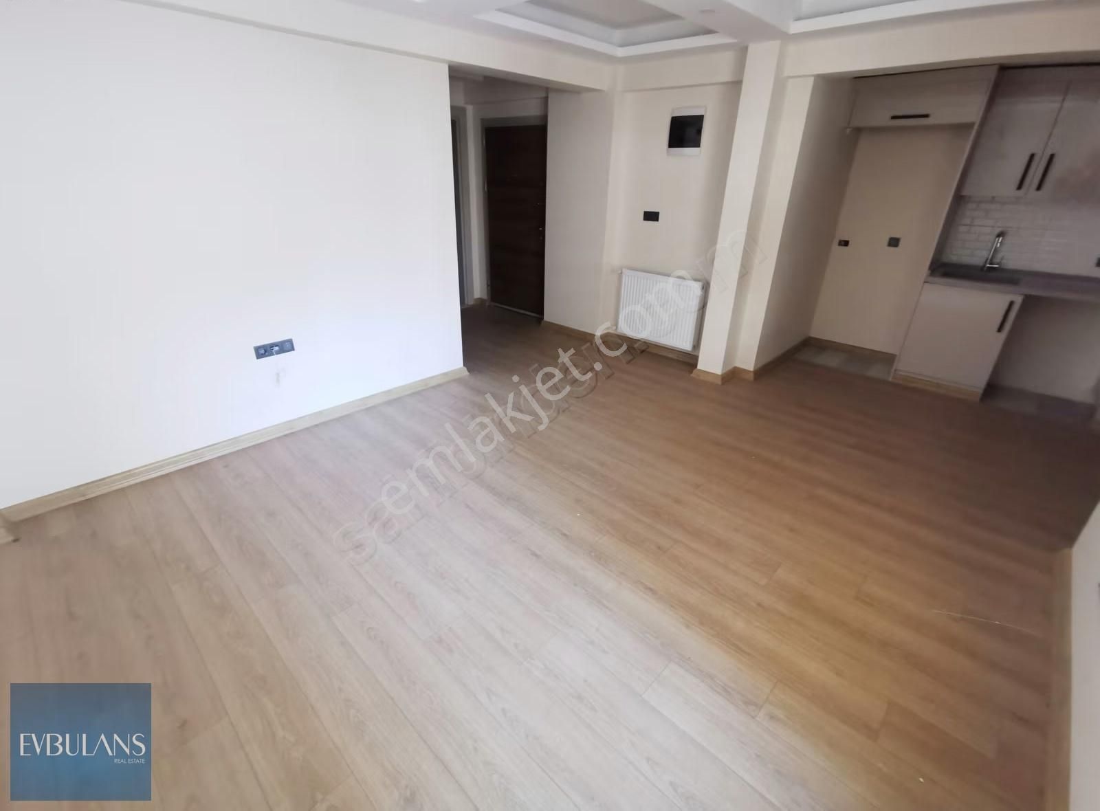 Girne Caddesi Yanı Sahile Yürüme Mesafende Geniş 1+1 - Görsel 21