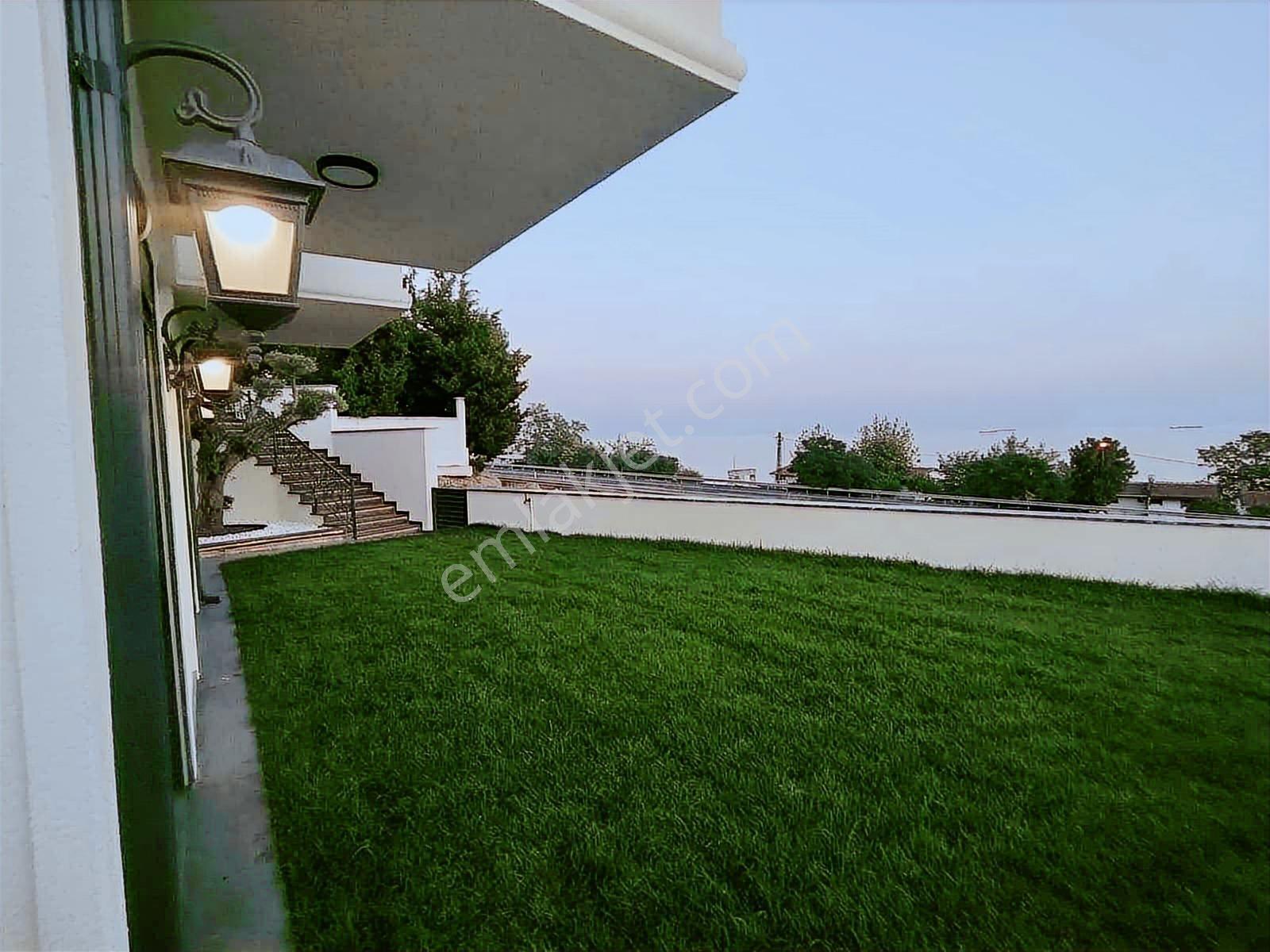 İstanbul Gümüşyaka Deniz Manzaralı Anayola Cephe Havuzlu Villa - Görsel 10
