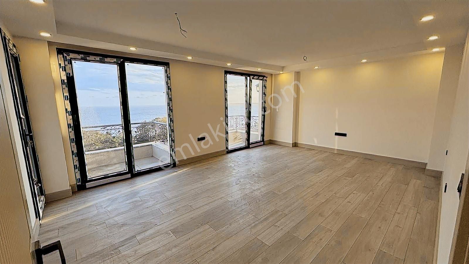 Gümüşyakada Deniz Manzaralı Yola Cephe Bahçeli Akıllı Villa - Görsel 24