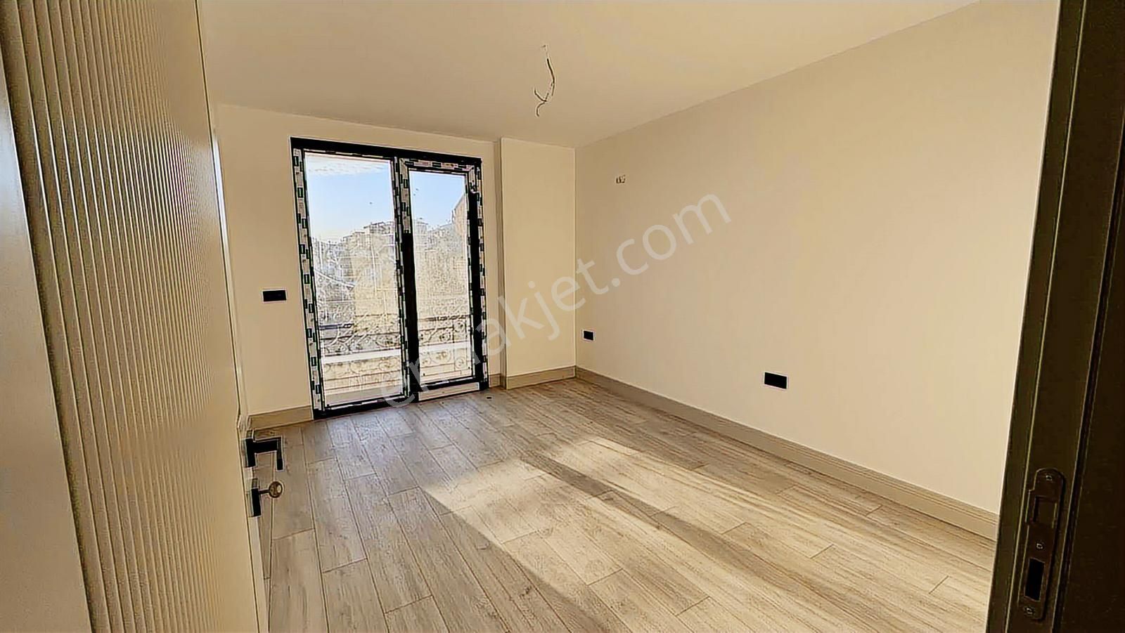 Gümüşyakada Deniz Manzaralı Yola Cephe Bahçeli Akıllı Villa - Görsel 23