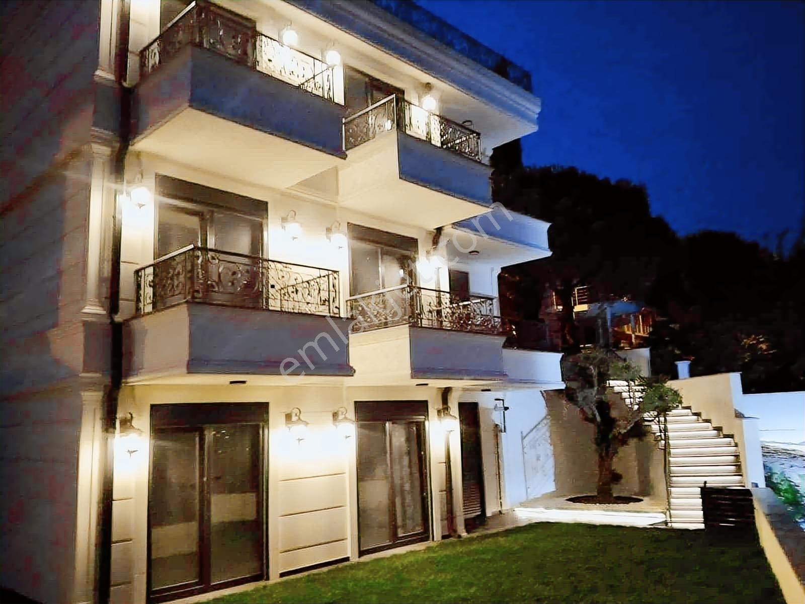 İstanbul Gümüşyaka Deniz Manzaralı Anayola Cephe Havuzlu Villa - Görsel 26