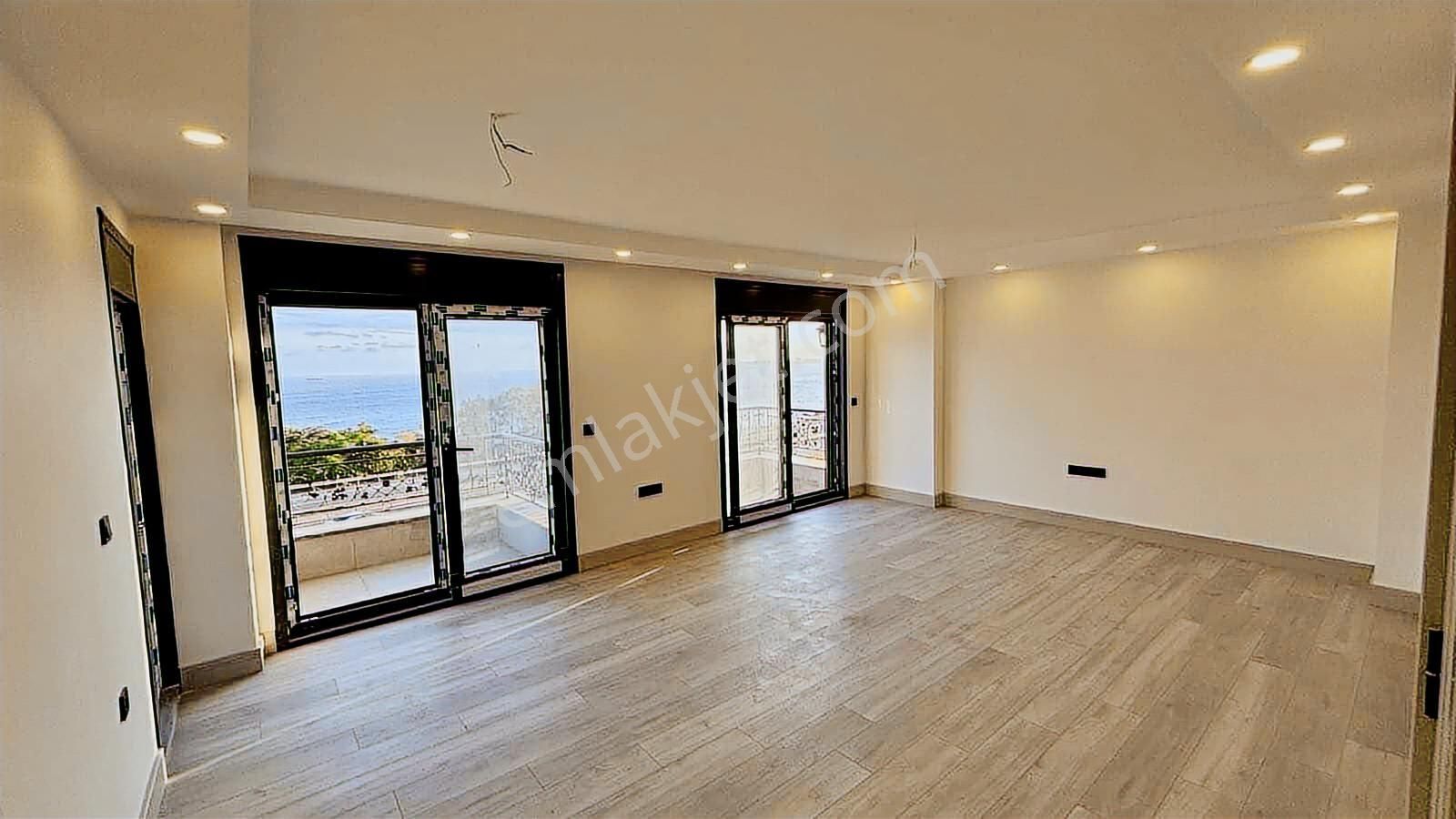 Gümüşyakada Deniz Manzaralı Yola Cephe Bahçeli Akıllı Villa - Görsel 20