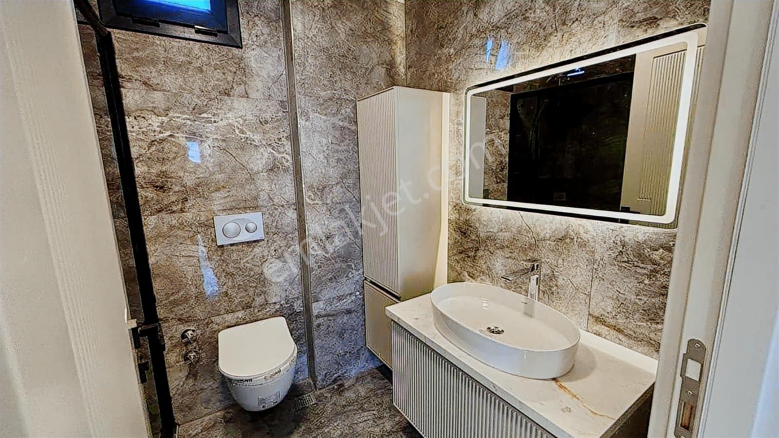 İstanbul Gümüşyaka Deniz Manzaralı Anayola Cephe Havuzlu Villa - Görsel 18