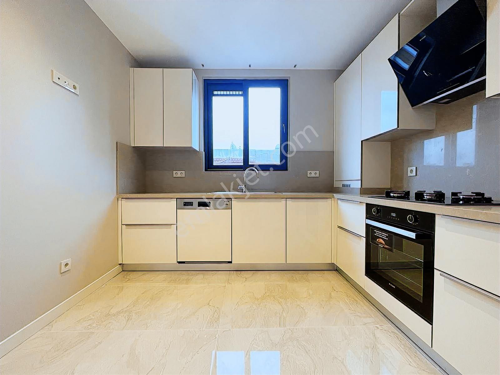 Kazasker'de Prestijli Binada G.odalı Depolama Alanı Ebeveynli