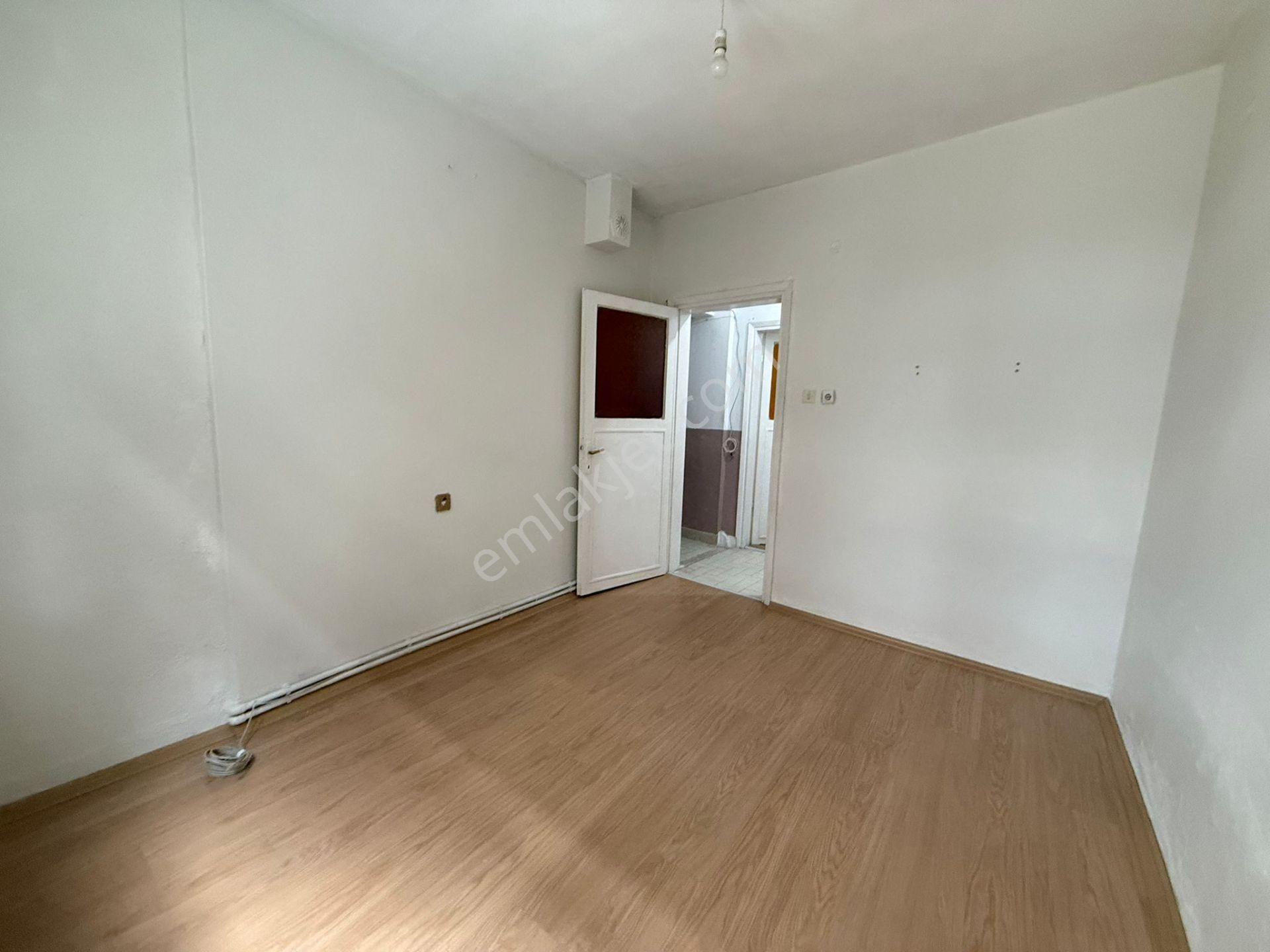 Güven Emlak Tan Metrobüse 5 Dk 1+1 Bekar Ve Ögrenciye Uygun Daire