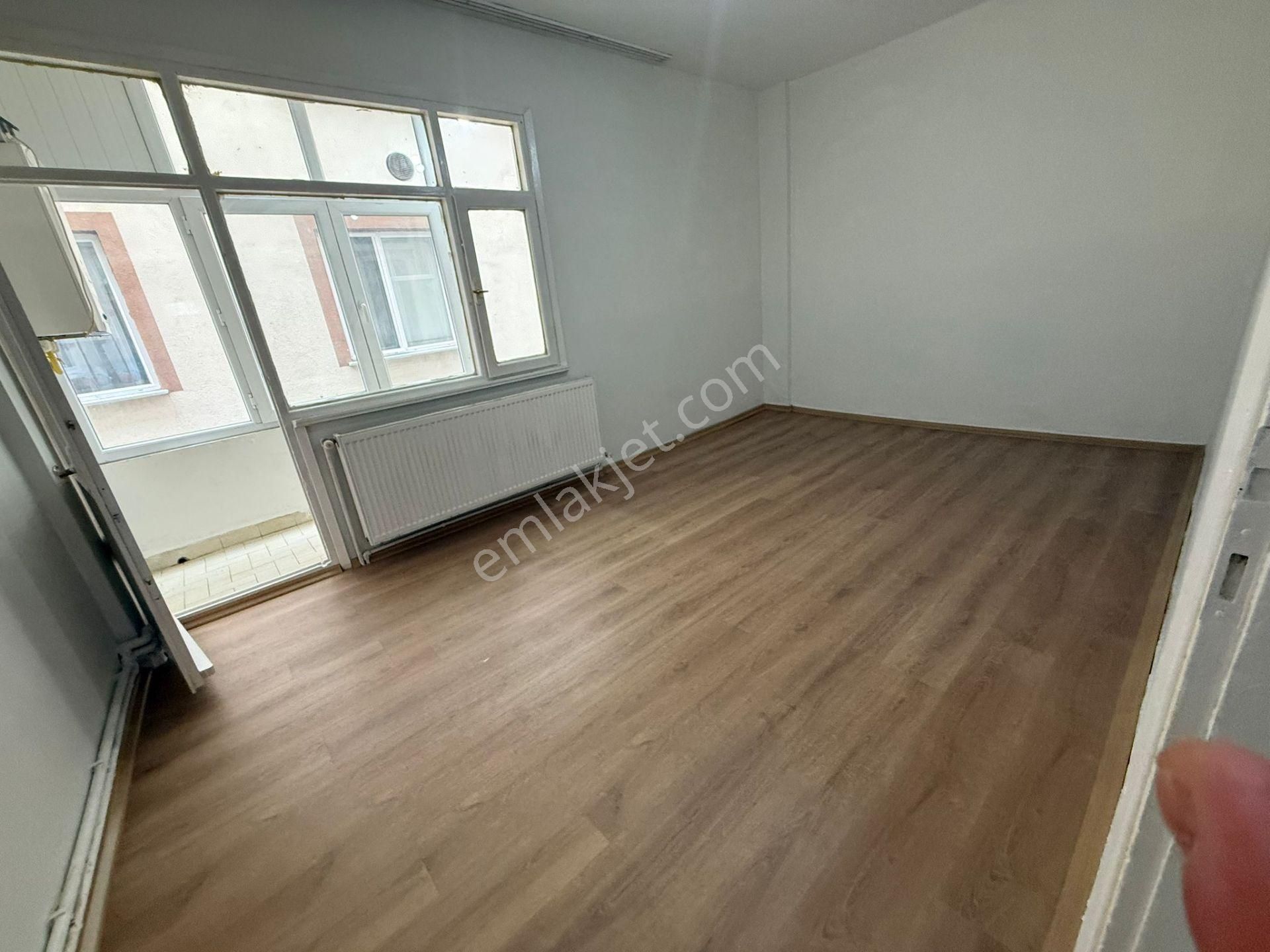 Güven Emlak Tan Metrobüse 5 Dk 1+1 Bekar Ve Ögrenciye Uygun Daire - Görsel 3