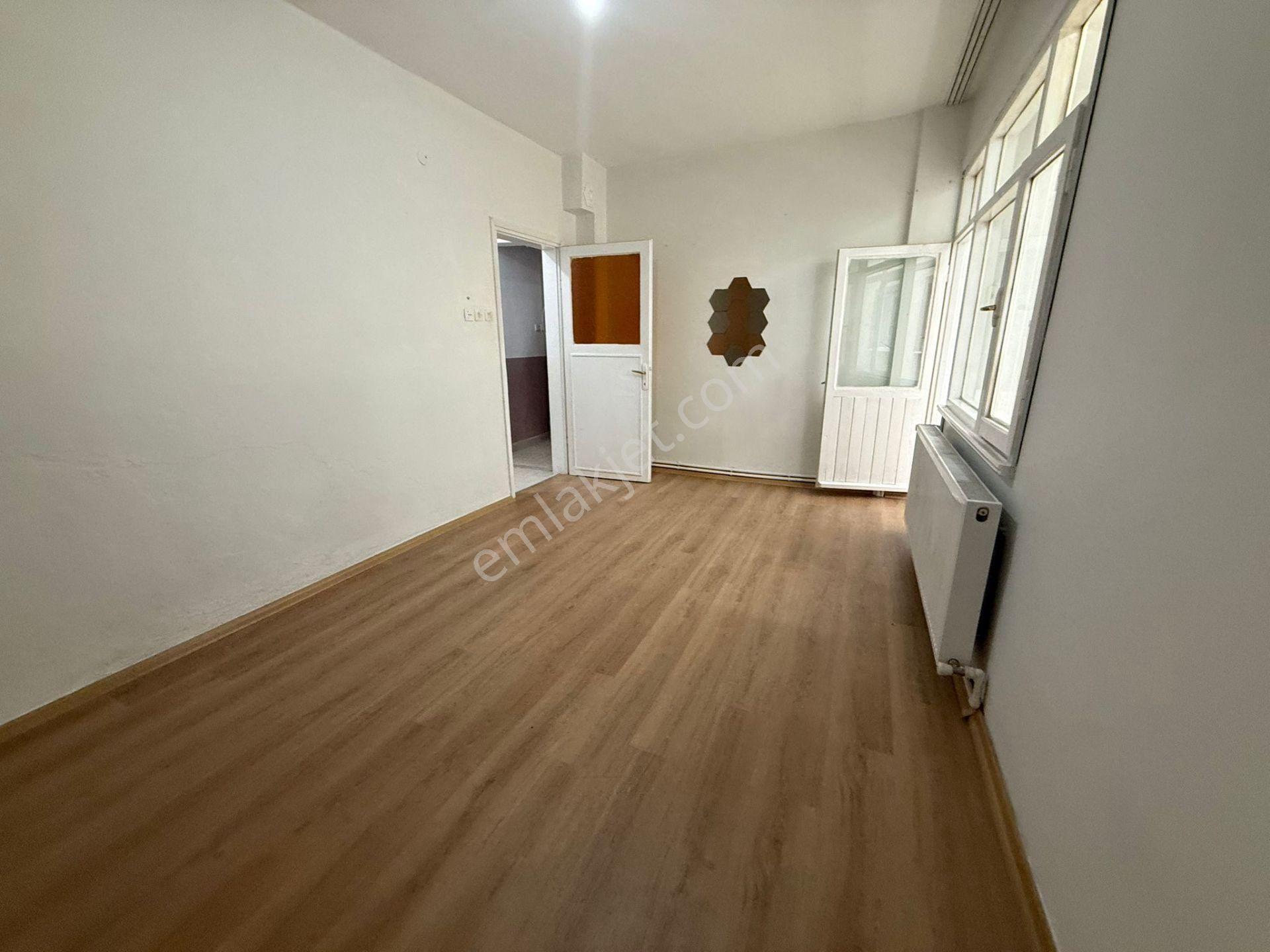 Güven Emlak Tan Metrobüse 5 Dk 1+1 Bekar Ve Ögrenciye Uygun Daire - Görsel 4