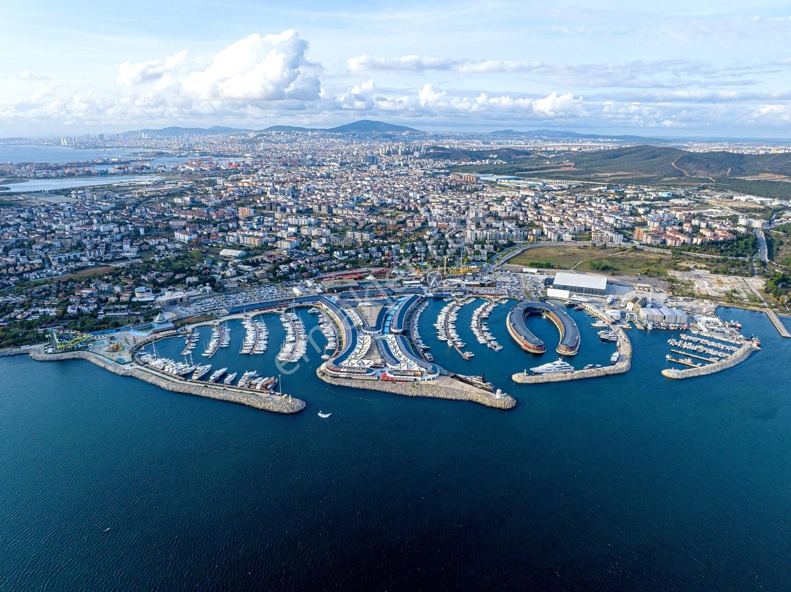 Tuzla Marina'ya Komşu Satılık 2+1 Daire Site İçi - Görsel 2