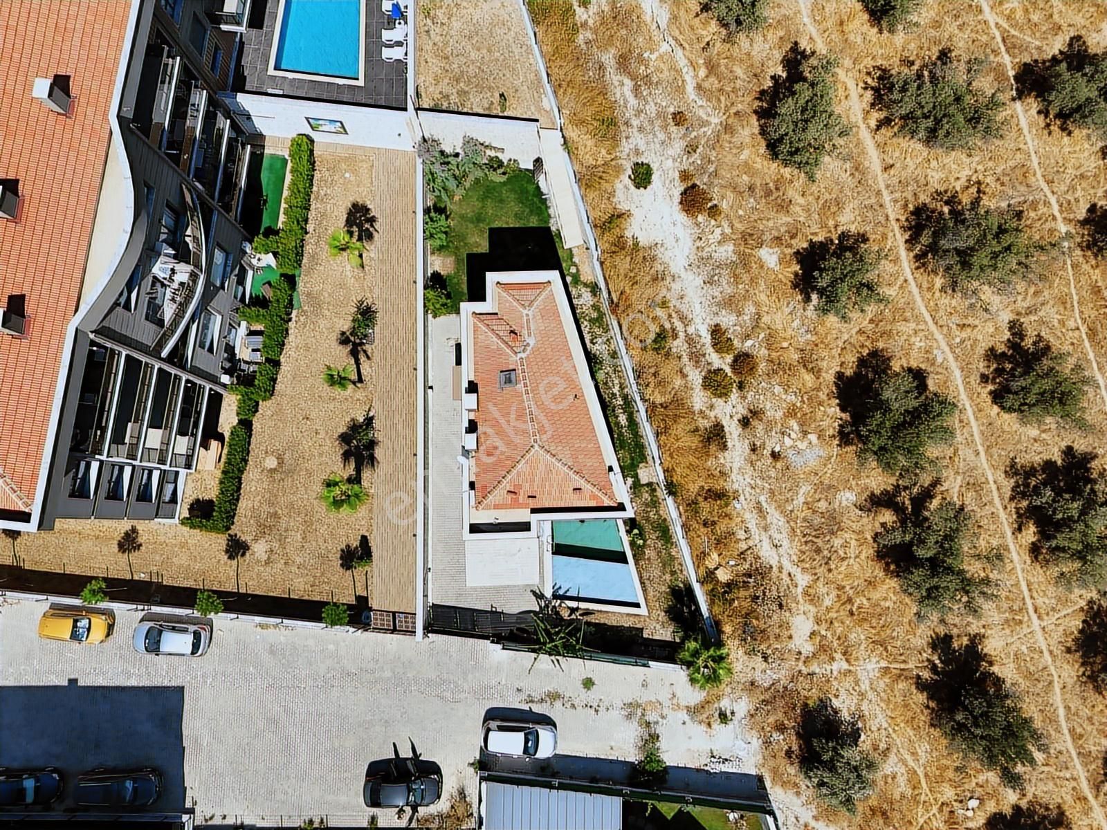 Kuşadası Merkezine Yakın 500m2 Arsa İçinde Özel Havuzlu Villa - Görsel 9