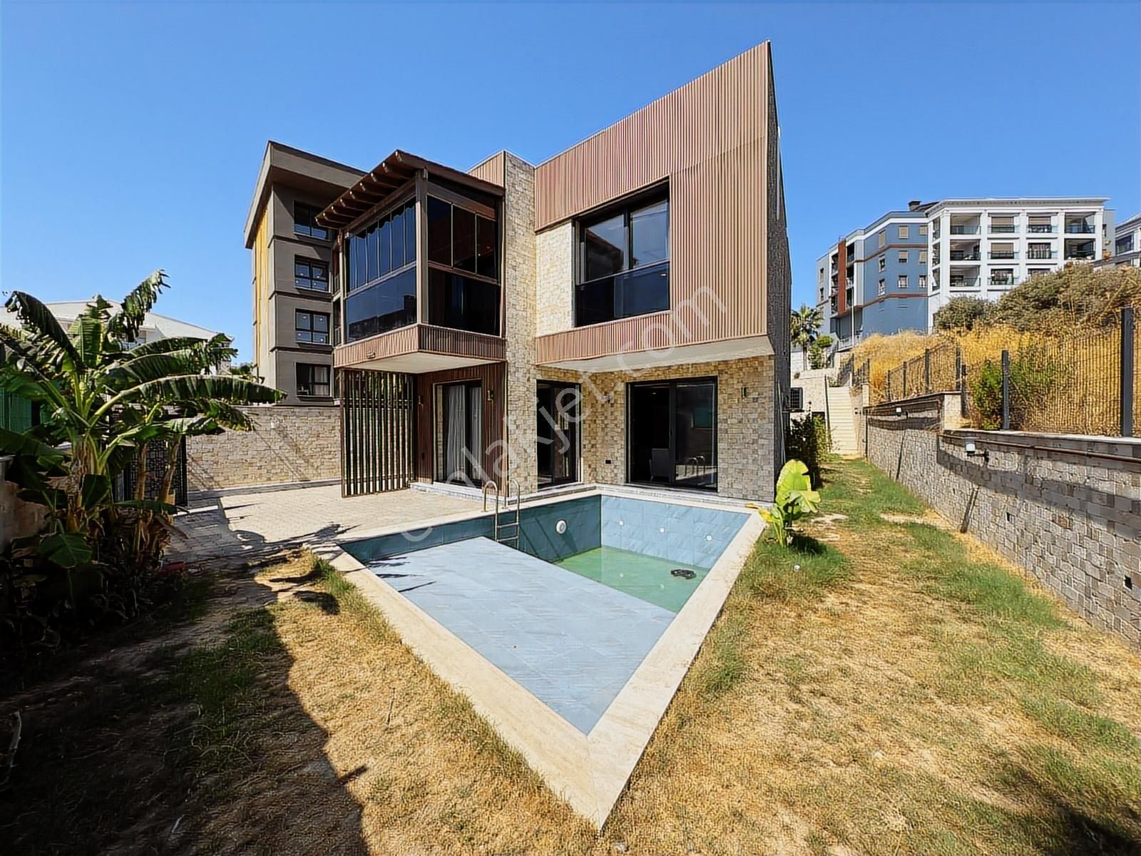 Kuşadası Merkezine Yakın 500m2 Arsa İçinde Özel Havuzlu Villa - Görsel 34