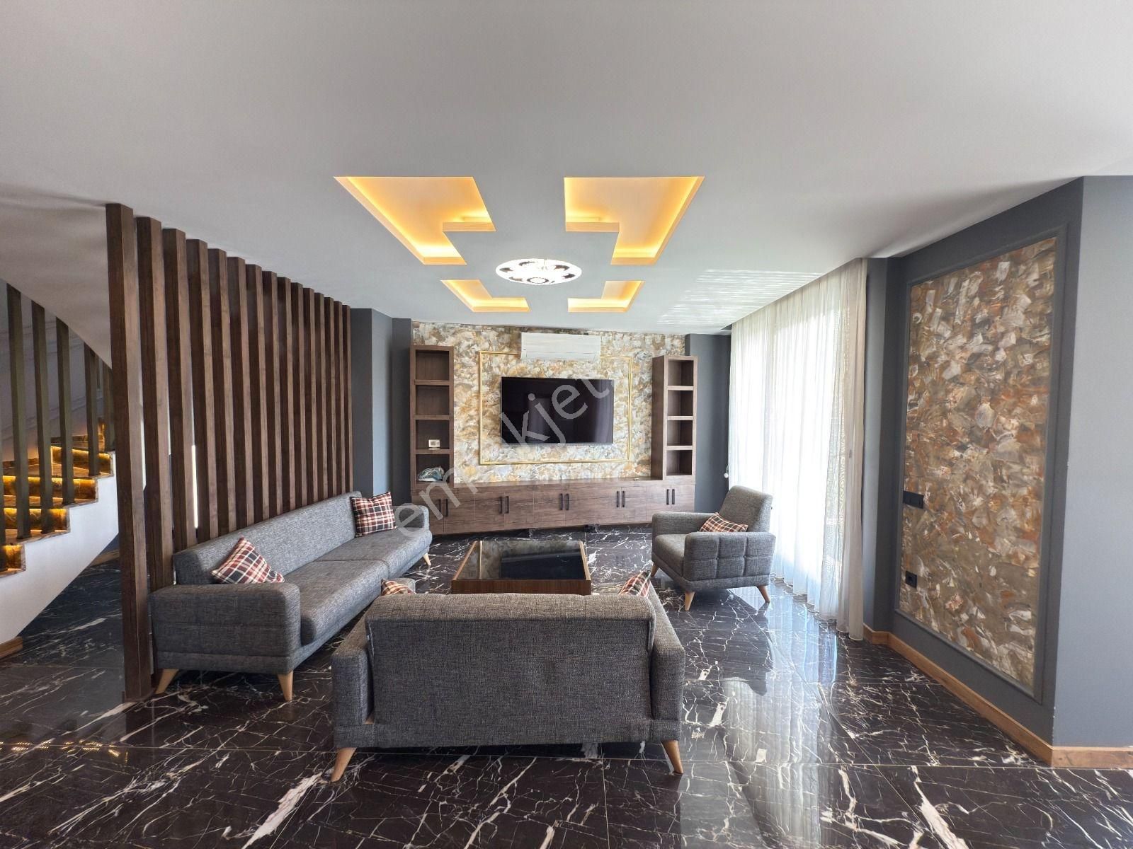 Kuşadası Merkezine Yakın 500m2 Arsa İçinde Özel Havuzlu Villa - Görsel 3