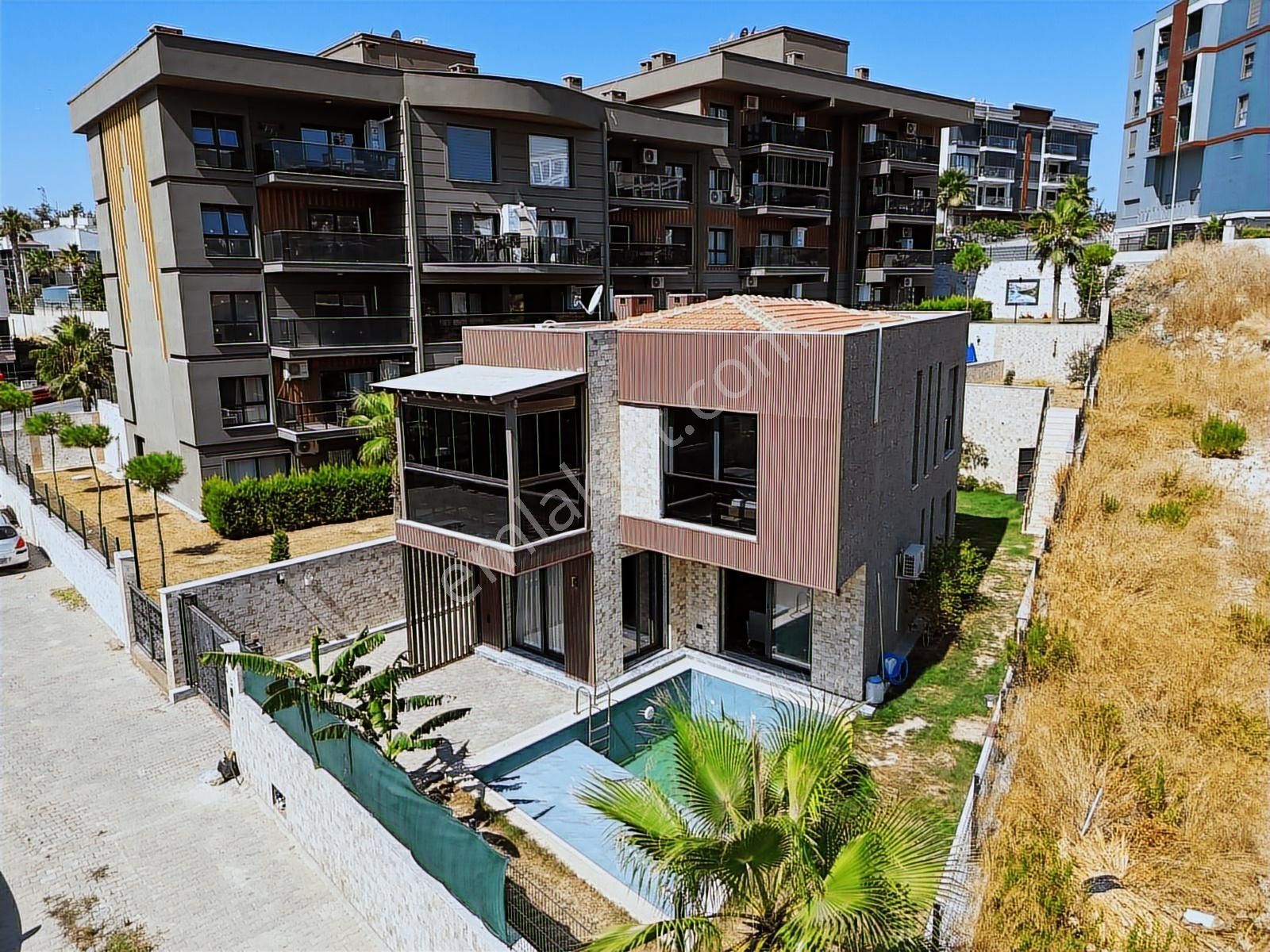 Kuşadası Merkezine Yakın 500m2 Arsa İçinde Özel Havuzlu Villa - Görsel 20