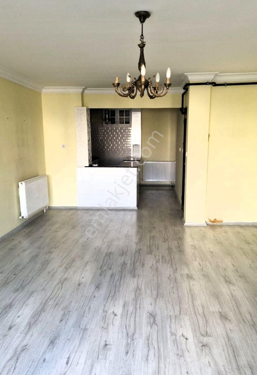 Göztepe’de Sahile Çok Yakın Asansörlü Ara Kat 3+1 - Görsel 4