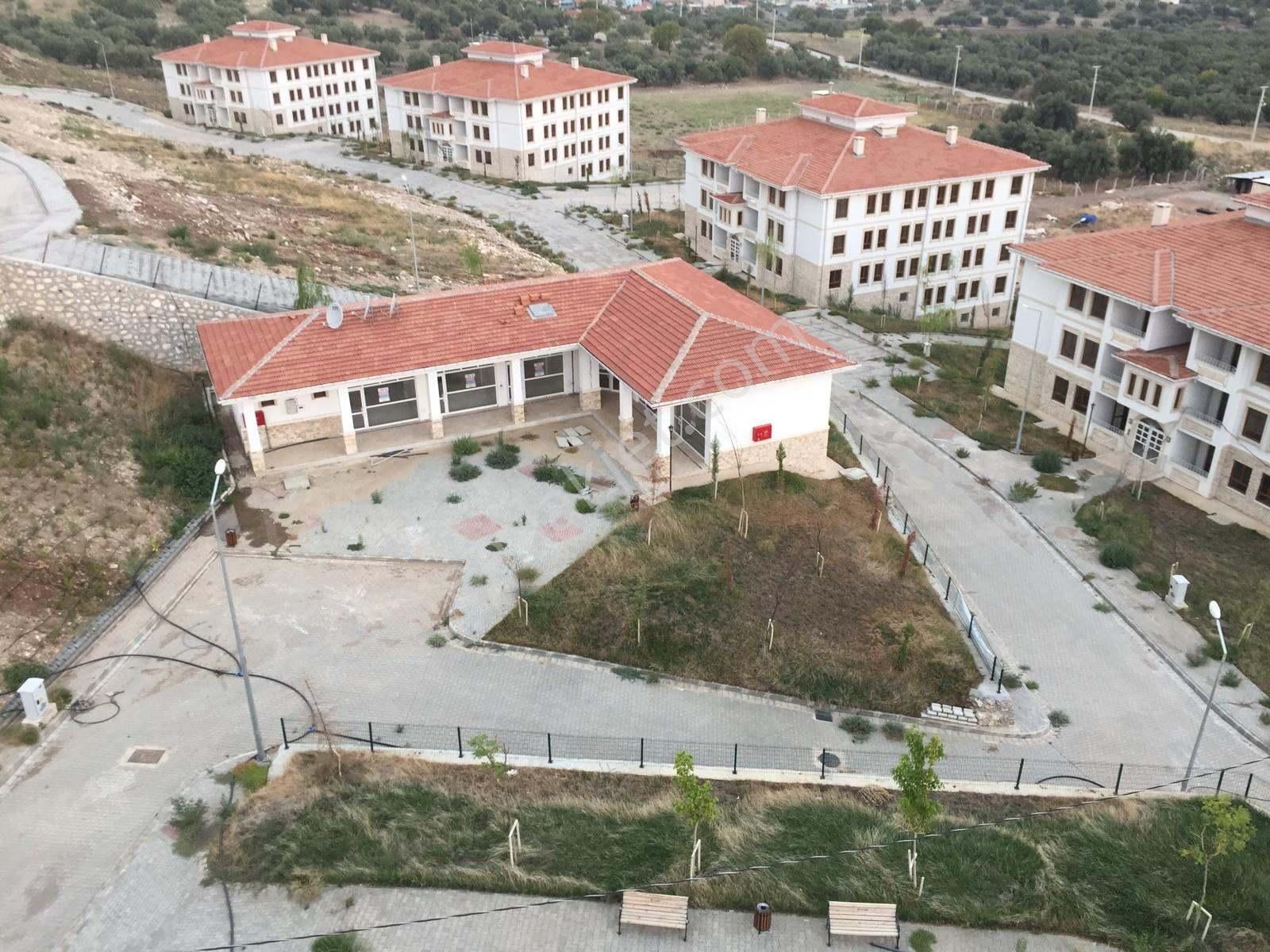 Kınık Fatıh Mahallesı Toki Konutları İçerısınde Kıralık Tıcarı Dükkanlar