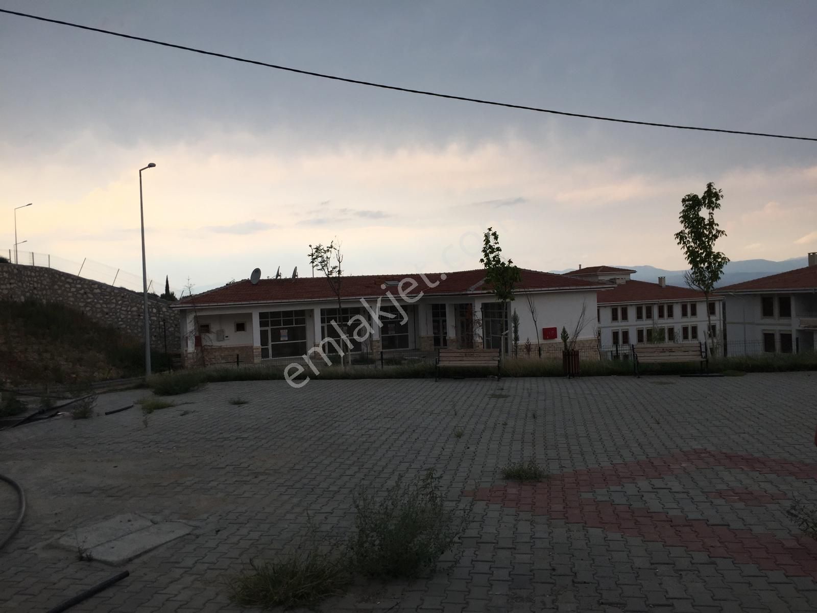 Kınık Fatıh Mahallesı Toki Konutları İçerısınde Kıralık Tıcarı Dükkanlar - Görsel 2