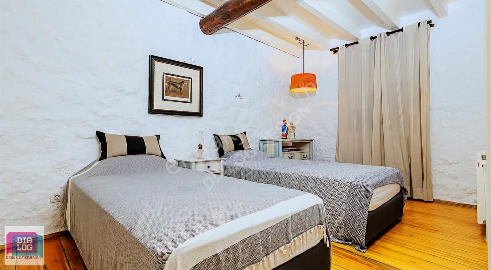 Alaçatı Hacımemiş'de Merkezi Konumda Çok Özel Dubleks Taş Ev - Görsel 4