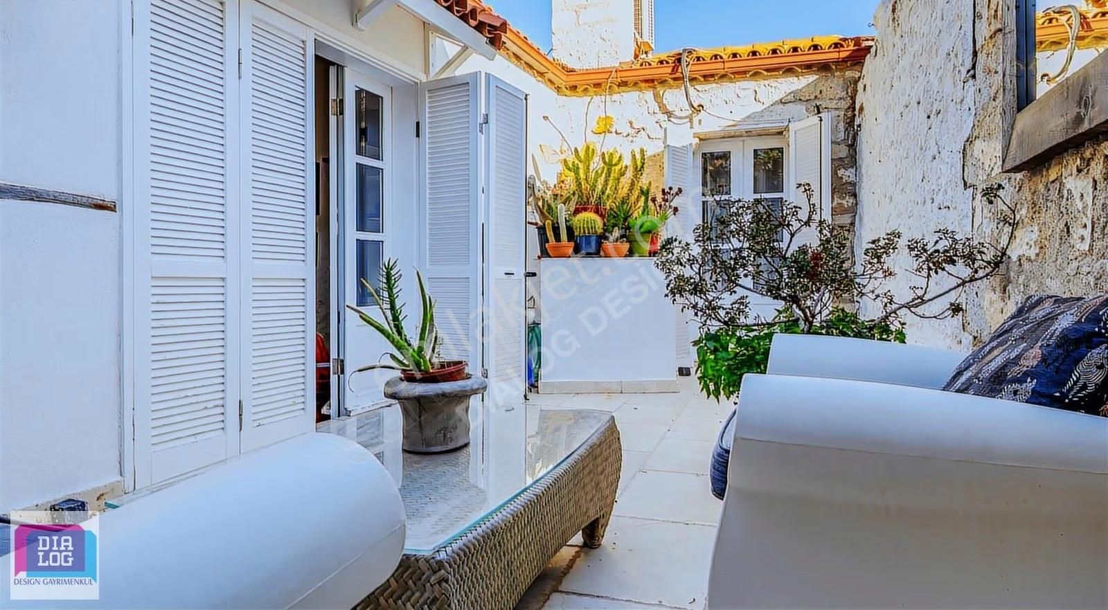 Alaçatı Hacımemiş'de Merkezi Konumda Çok Özel Dubleks Taş Ev - Görsel 2