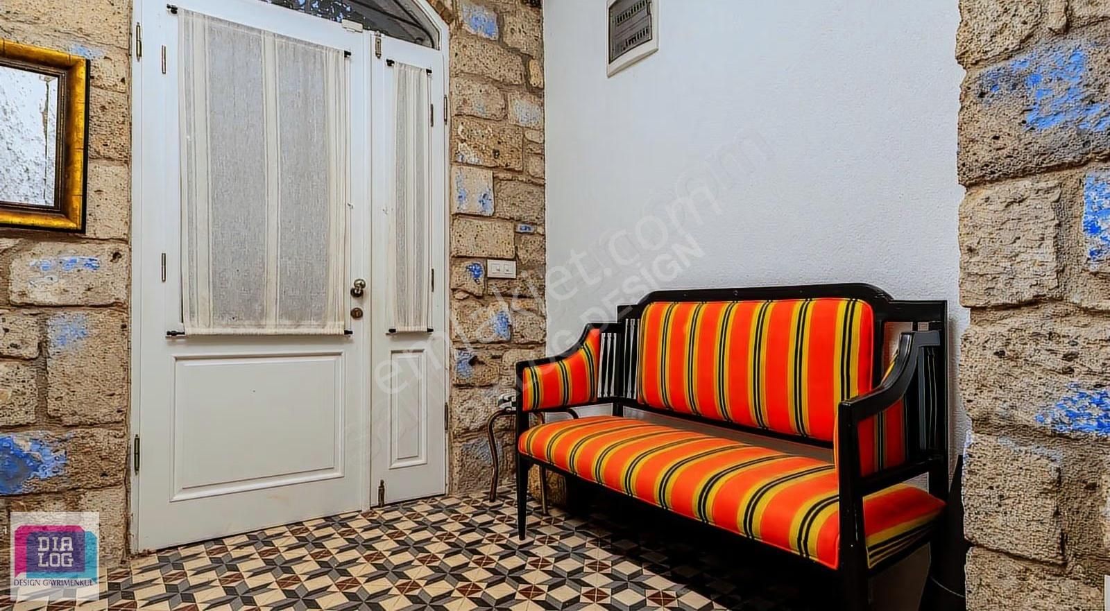 Alaçatı Hacımemiş'de Merkezi Konumda Çok Özel Dubleks Taş Ev - Görsel 16