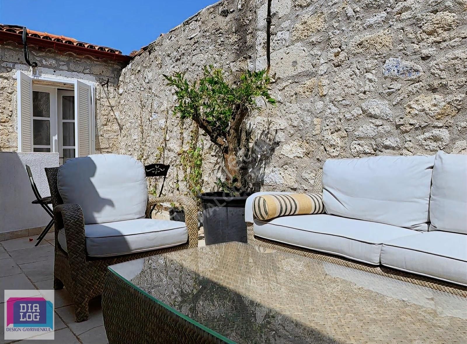 Alaçatı Hacımemiş'de Merkezi Konumda Çok Özel Dubleks Taş Ev - Görsel 23