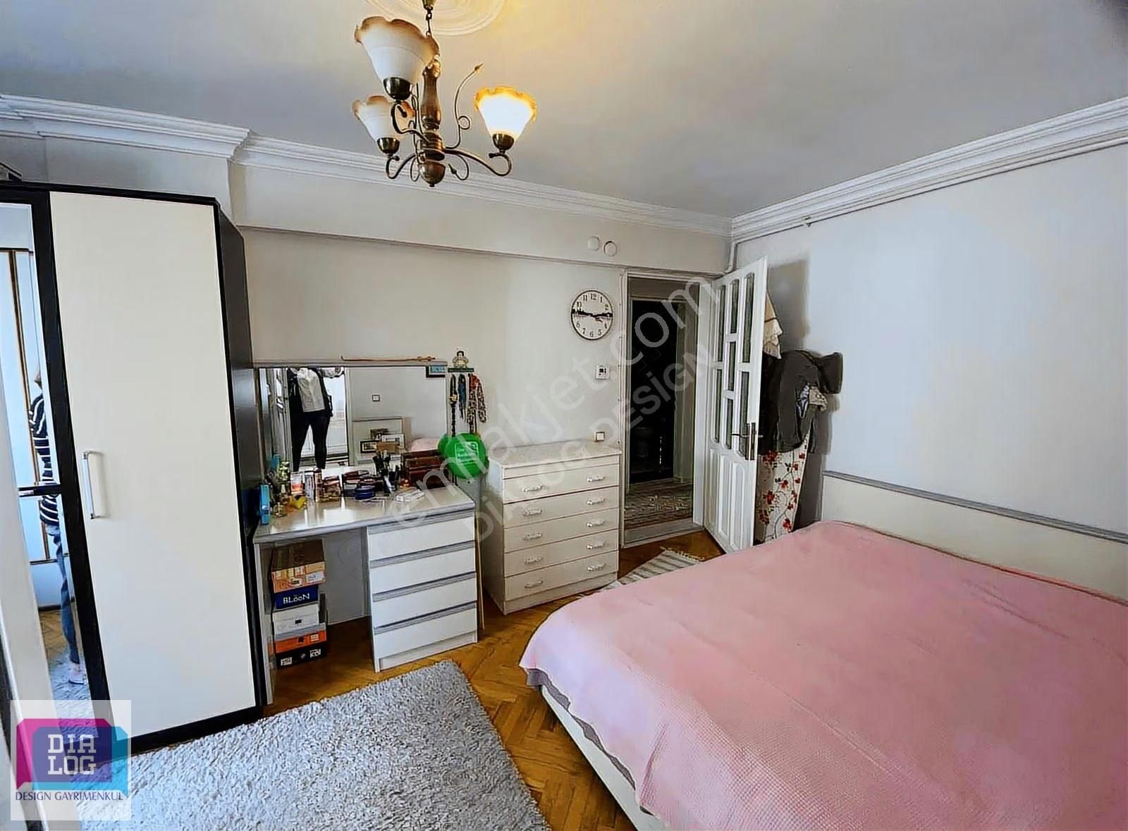 Bahçelievler Geniş Sokak Üç Cepheli 3+1 Ara Kat Satılık Daire - Görsel 4