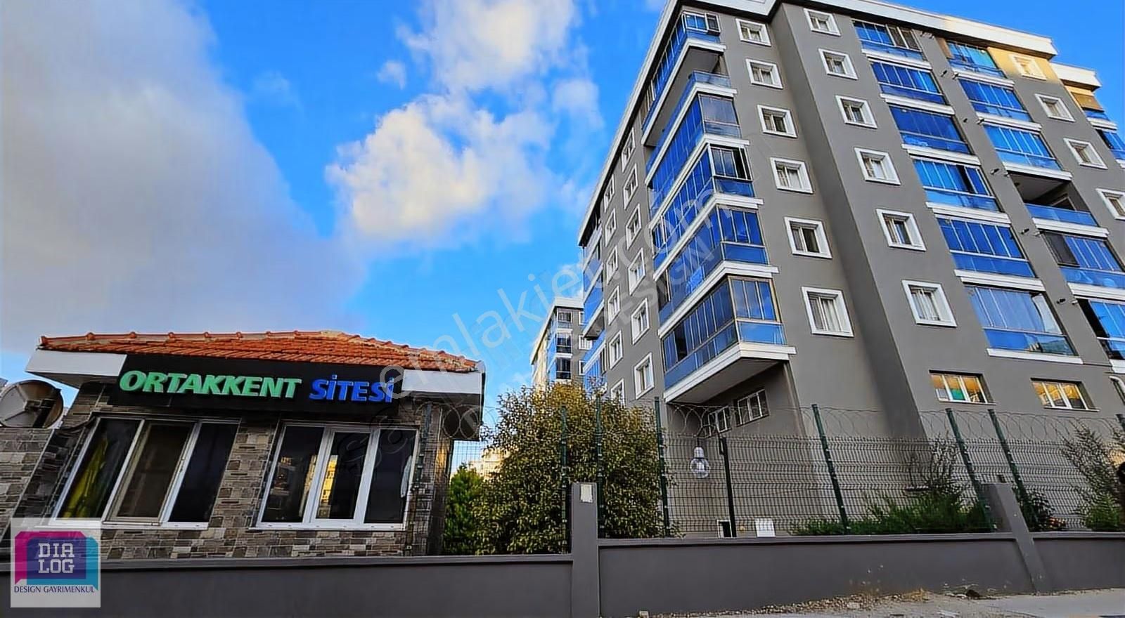 Ulukent Merkezde Ortakkent Sitesi İçerisinde Satılık 3+1 Daire