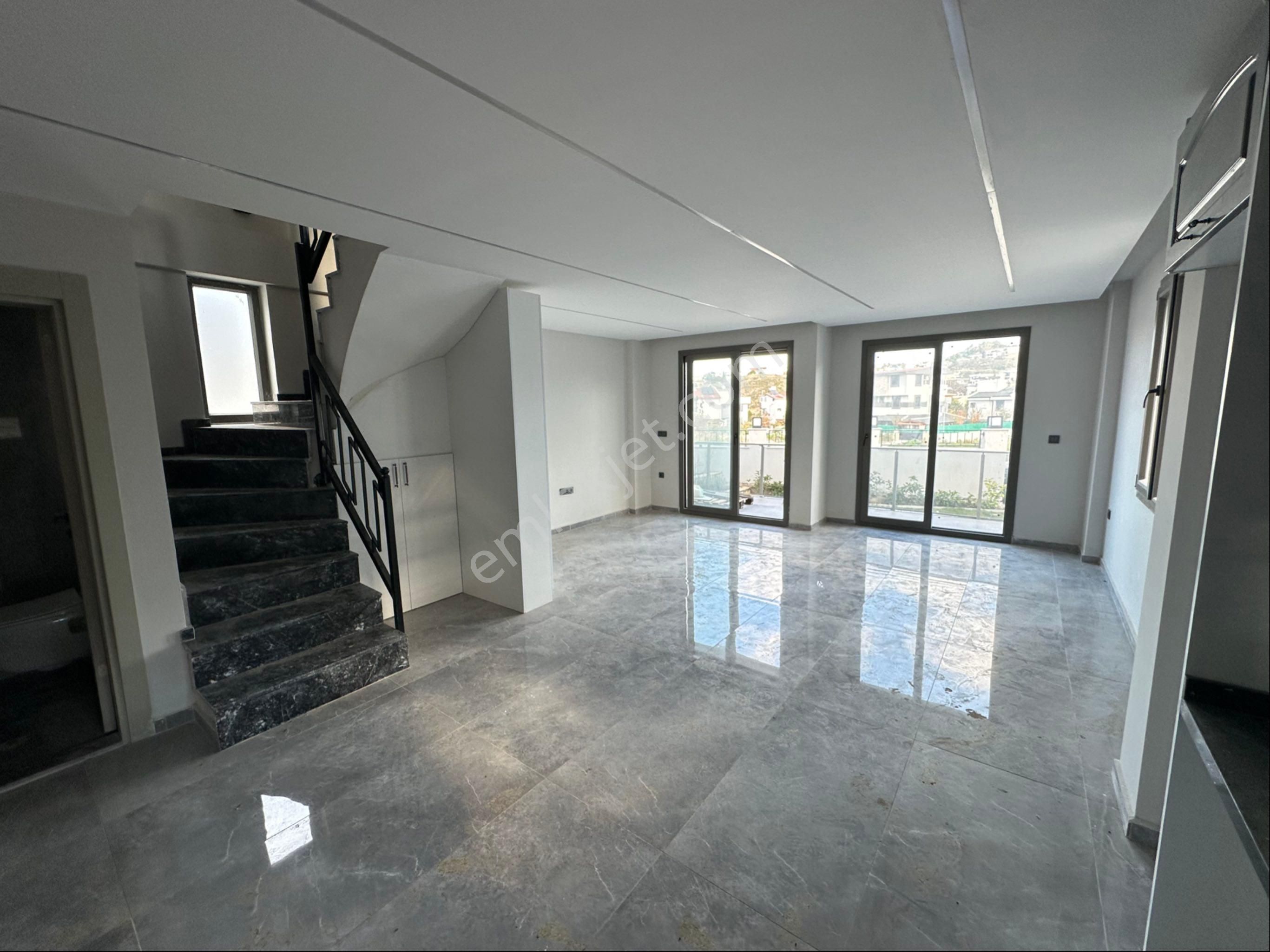 Seferihisar Akarca’da Satılık Ultra Lüks Villa 3+1 Deniz Tarafında - Görsel 23