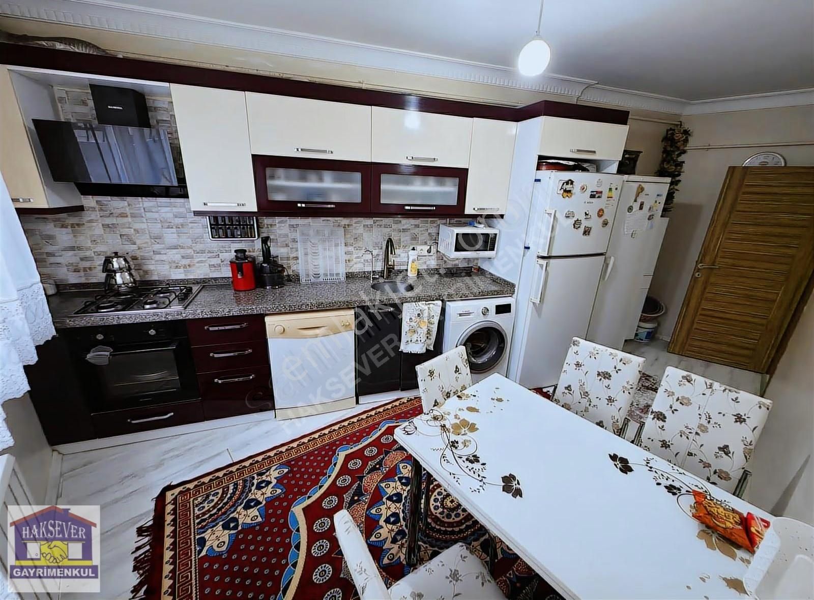 Haksever'den Satılık Yunus Emrede 10 Yaş 3+1 G.altı Kot 1 Daire