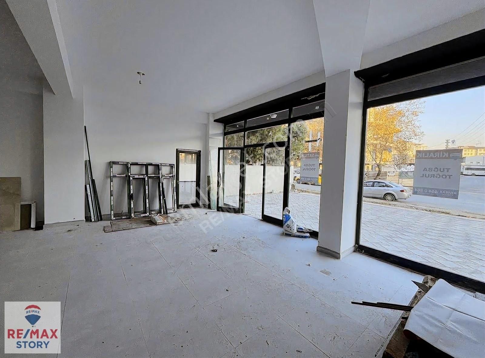 Çayırova Yavuzsultanselim Cd.satılık 260 M2 Dükkan - Görsel 2