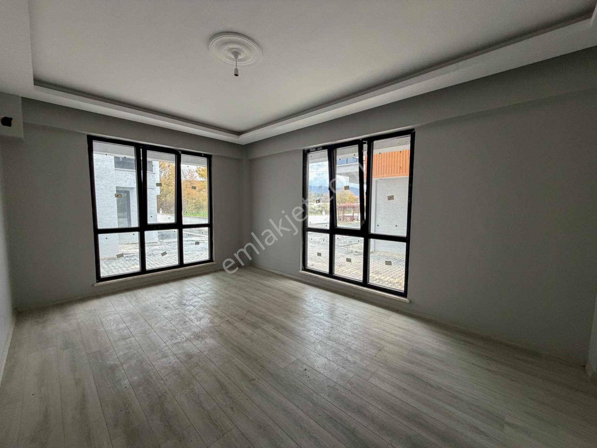 Kadıköy'de Site İçerisinde 3+1 Ebeveyn Banyolu Satılık Daire - Görsel 2