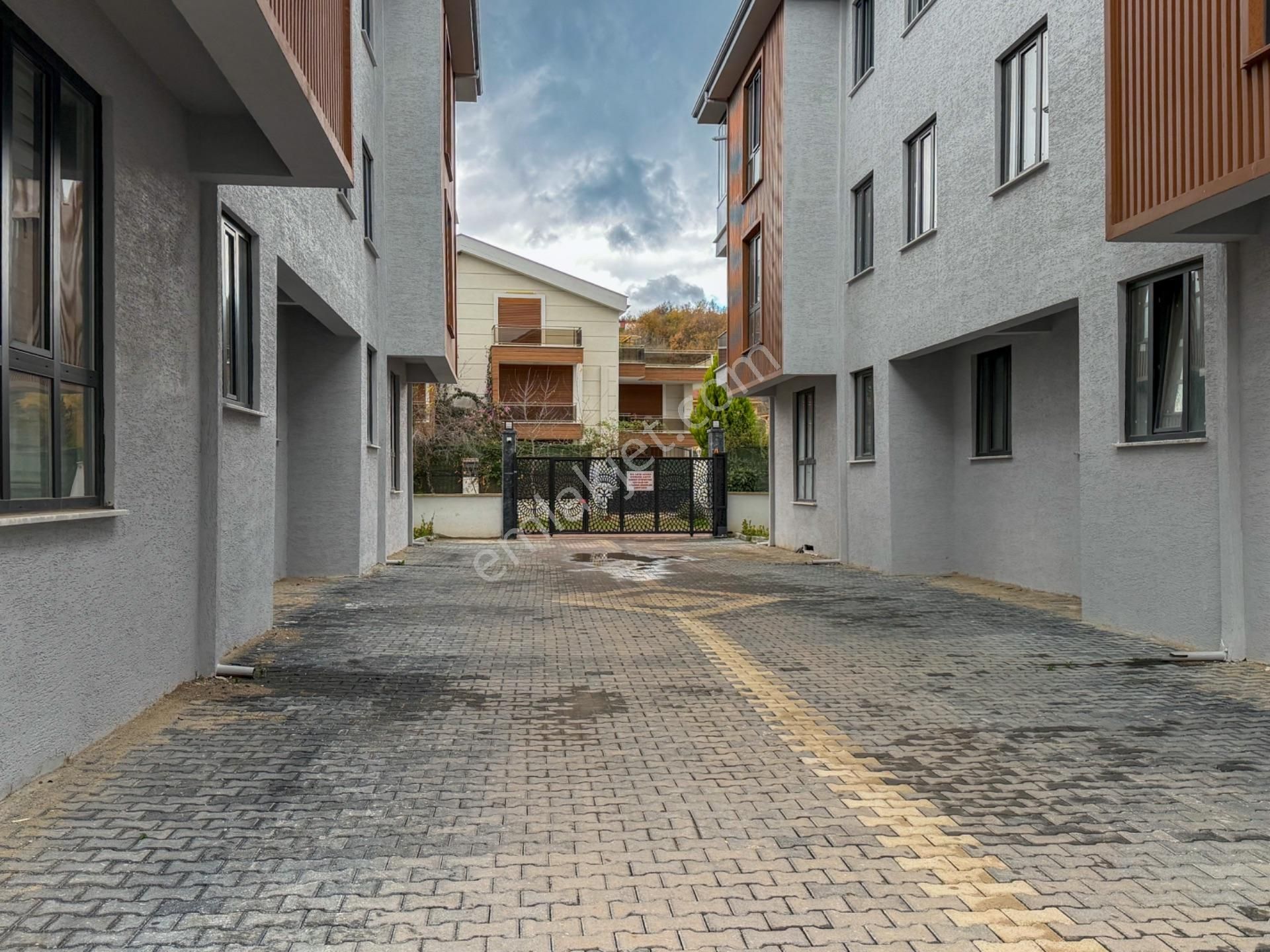 Kadıköy'de Site İçerisinde 3+1 Ebeveyn Banyolu Satılık Daire - Görsel 17