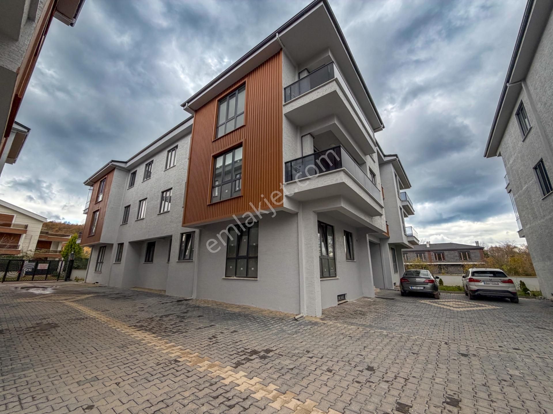 Kadıköy'de Site İçerisinde 3+1 Ebeveyn Banyolu Satılık Daire
