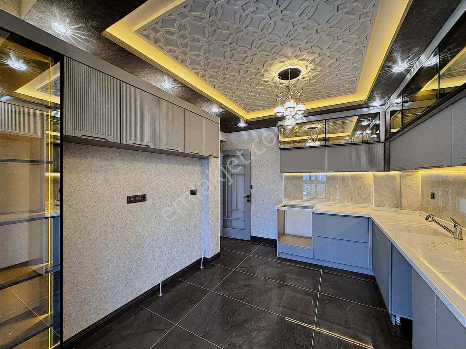 Yılmazer'den Başpınar'da Şık Tasarımlı Lüks Daire Giyinme Odalı!