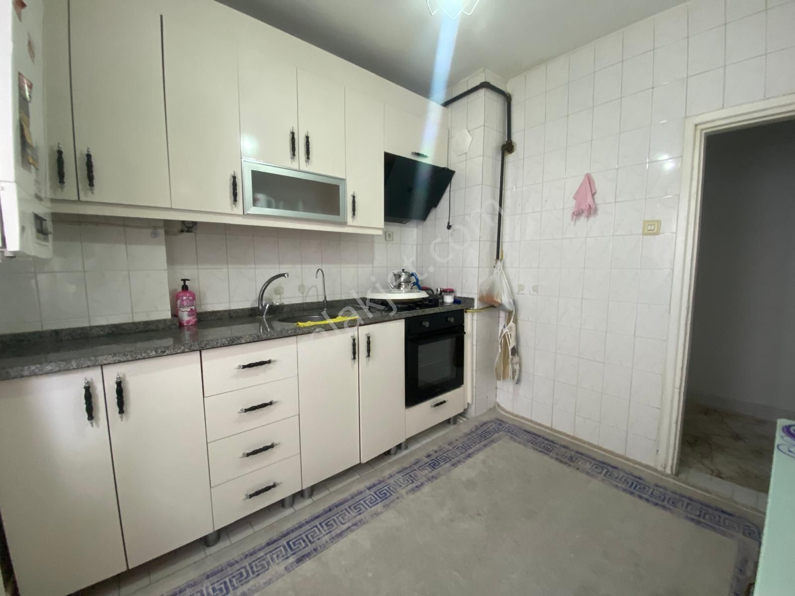 Koza Emlak'tan Selçuklu Mahalesin'de Ara Katta Geniş Yapılı Bağımsız 3+1 Satılık Daire - Görsel 4