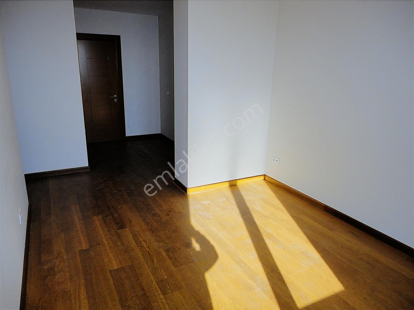 Metroya Yakın Havuzlu Güvenlikli Aile Sitesinde 2 Banyolu 3+1 - Görsel 7