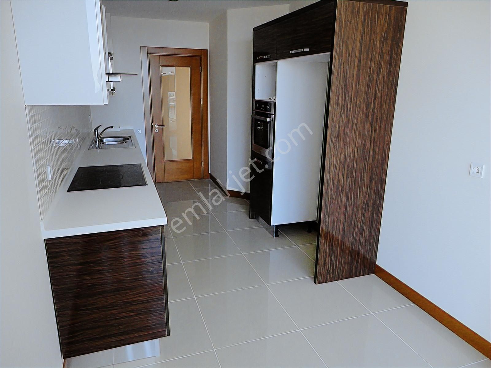 Metroya Yakın Havuzlu Güvenlikli Aile Sitesinde 2 Banyolu 3+1 - Görsel 4