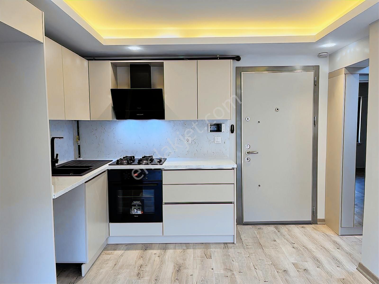 Sbell'den Bahçelievler'de Lüks Binada 2.katta 1+1 Sıfır Daire