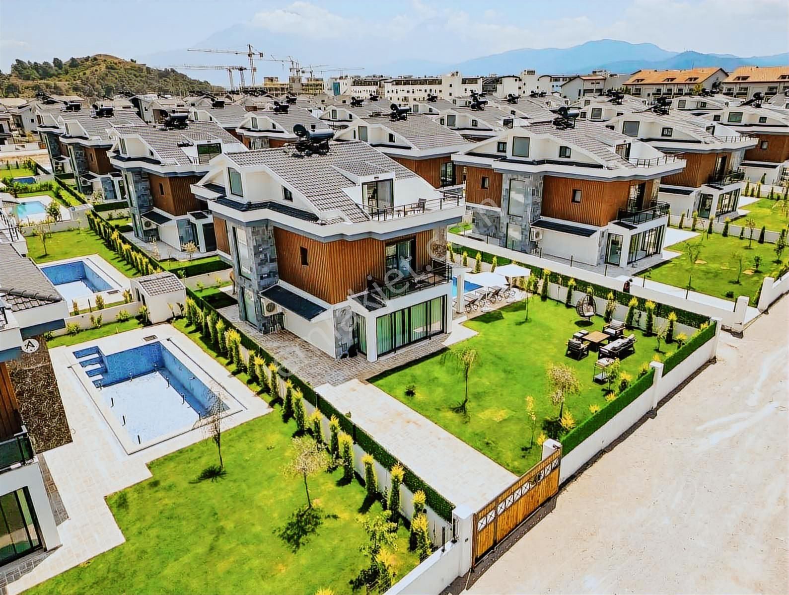 Oteller Bölgesinde Lüks Kiralık Müstakil Villa - Görsel 25