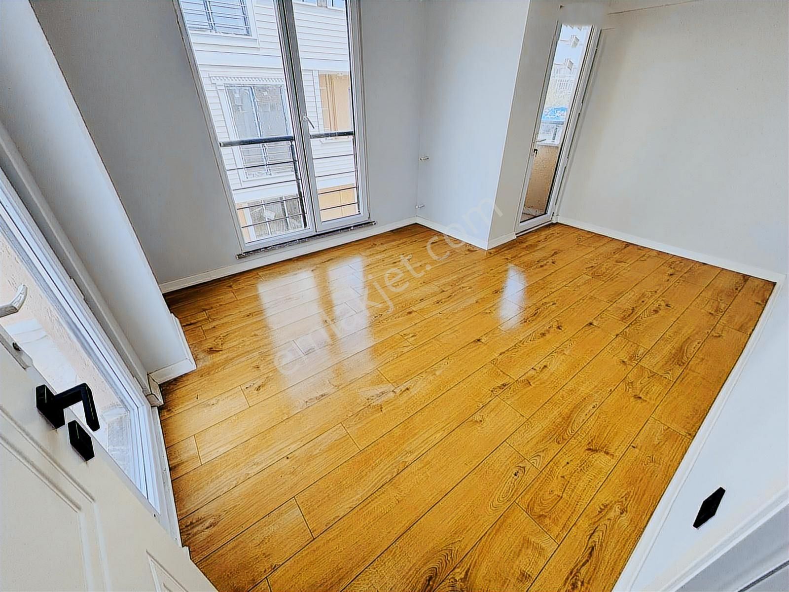 Kartallar'dan Deniz Tarafında Büyük Teraslı Ve Bahçeli Yazlık. - Görsel 4