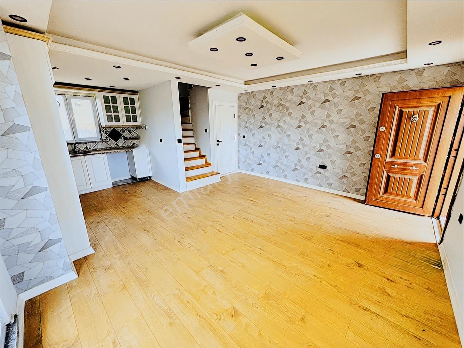 Kartallar'dan Deniz Tarafında Büyük Teraslı Ve Bahçeli Yazlık. - Görsel 2