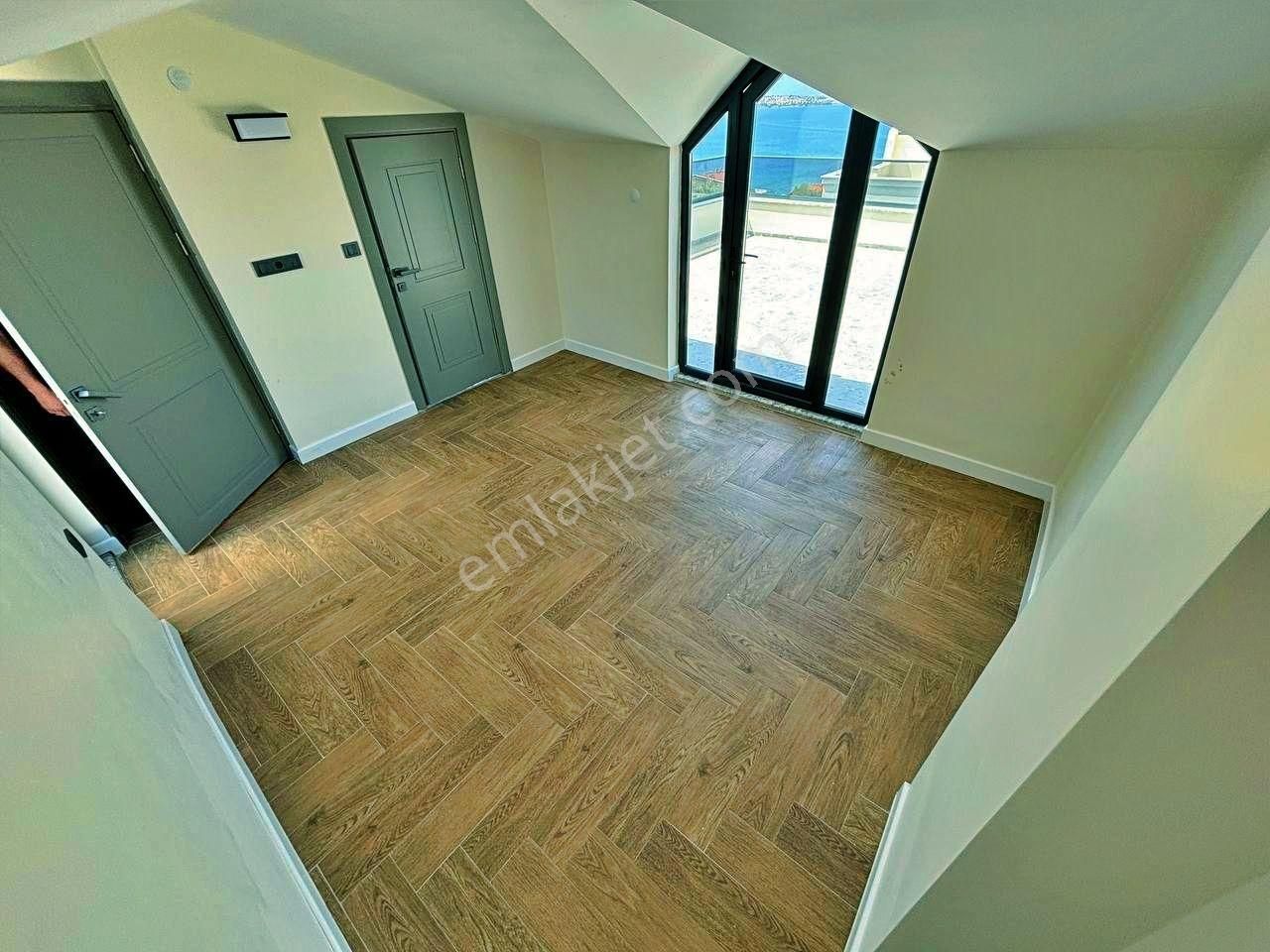 Uytundan Pelitköyde Denize 100 Metre Geniş Bahçeli 4+1 Villa - Görsel 12