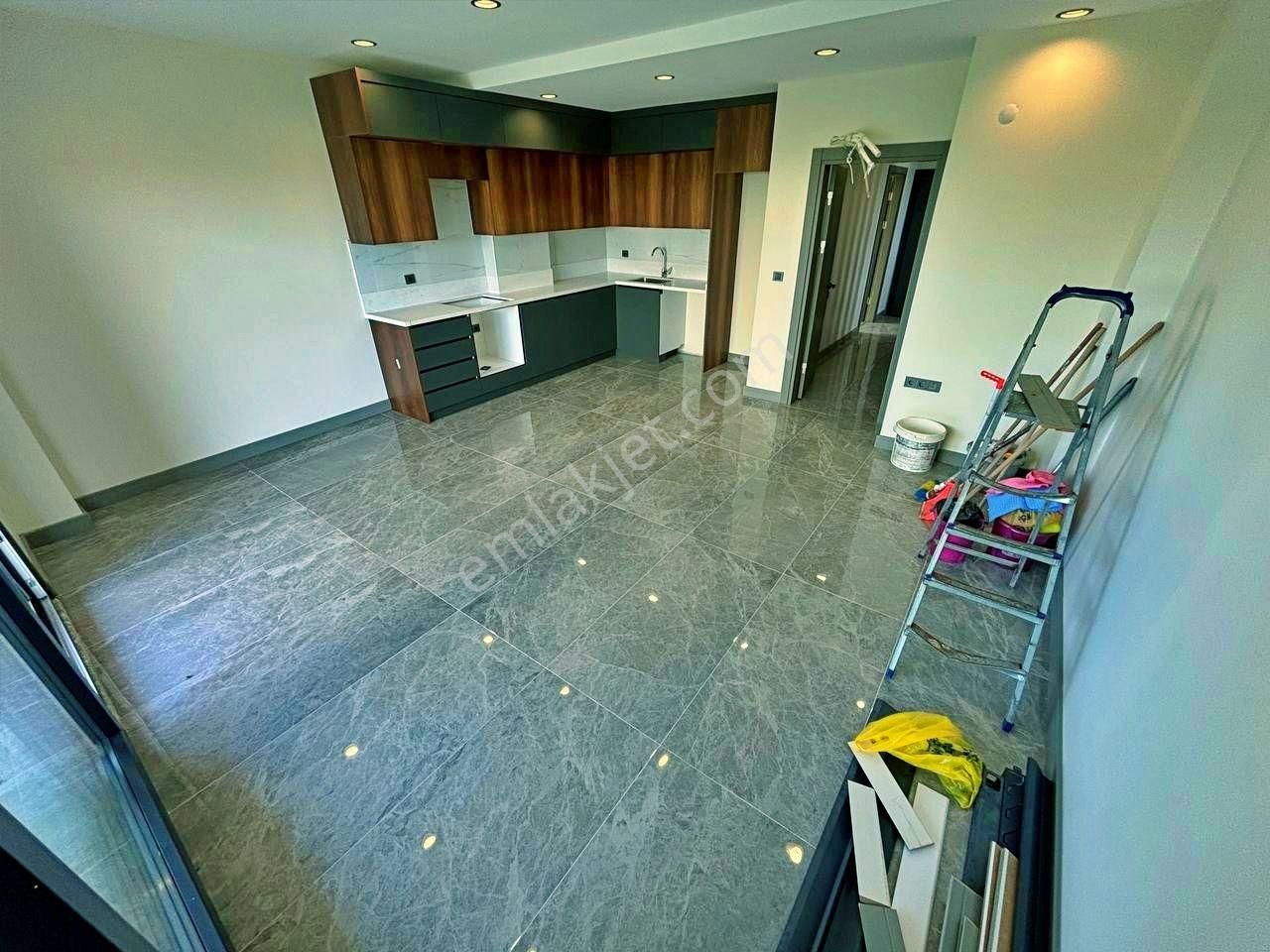 Uytundan Pelitköyde Denize 100 Metre Geniş Bahçeli 4+1 Villa - Görsel 16